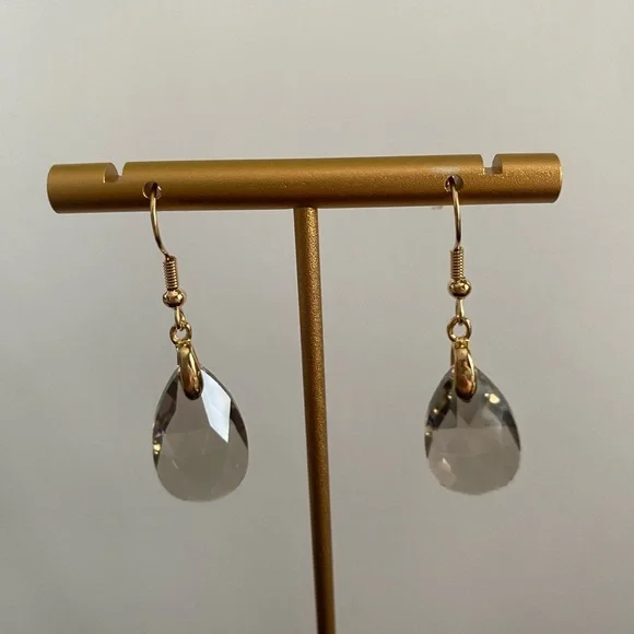 Grey Crystal Drop Earrings.  New. - Picture 2 of 3